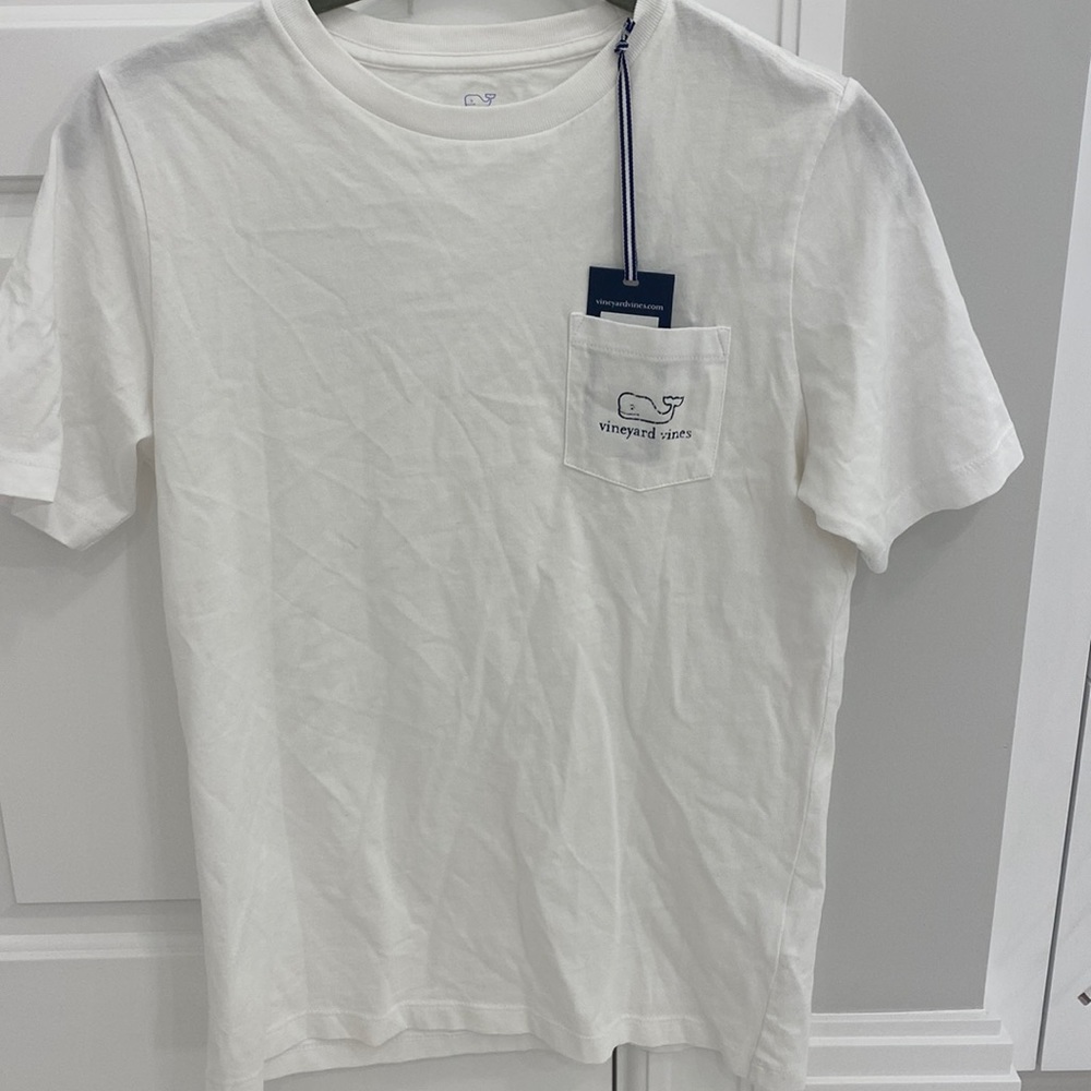 Boys/Girls Vineyard Vines t-shirt size 12-14